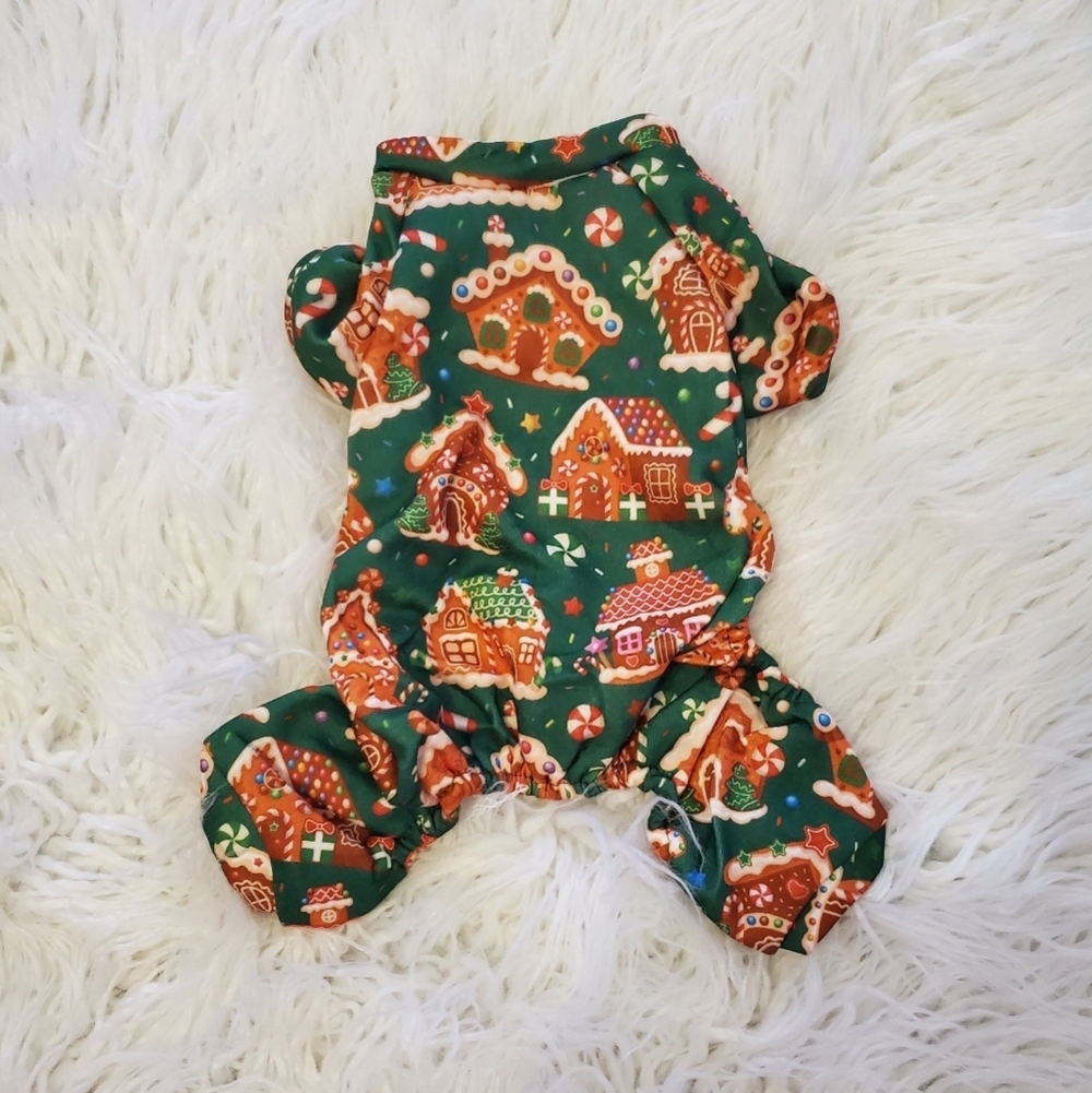 🇺🇸NWOT Gingerbread House Pet Pajamas /Outfit Size Small